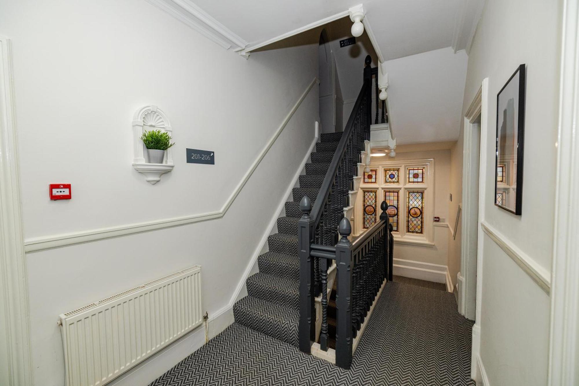 Woodford Hotel London Exterior photo