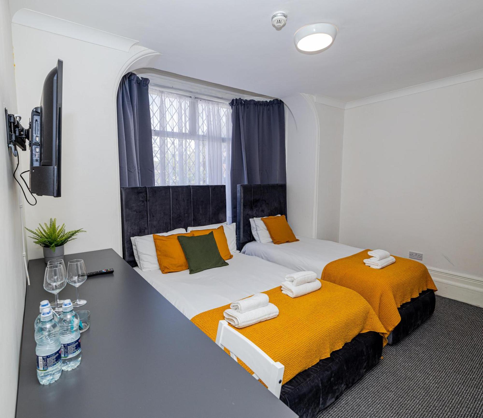 Woodford Hotel London Exterior photo