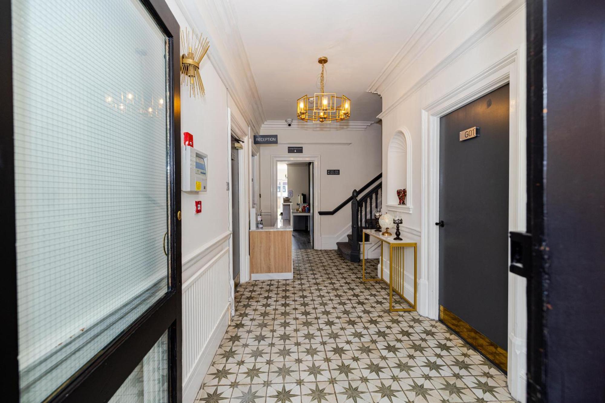 Woodford Hotel London Exterior photo